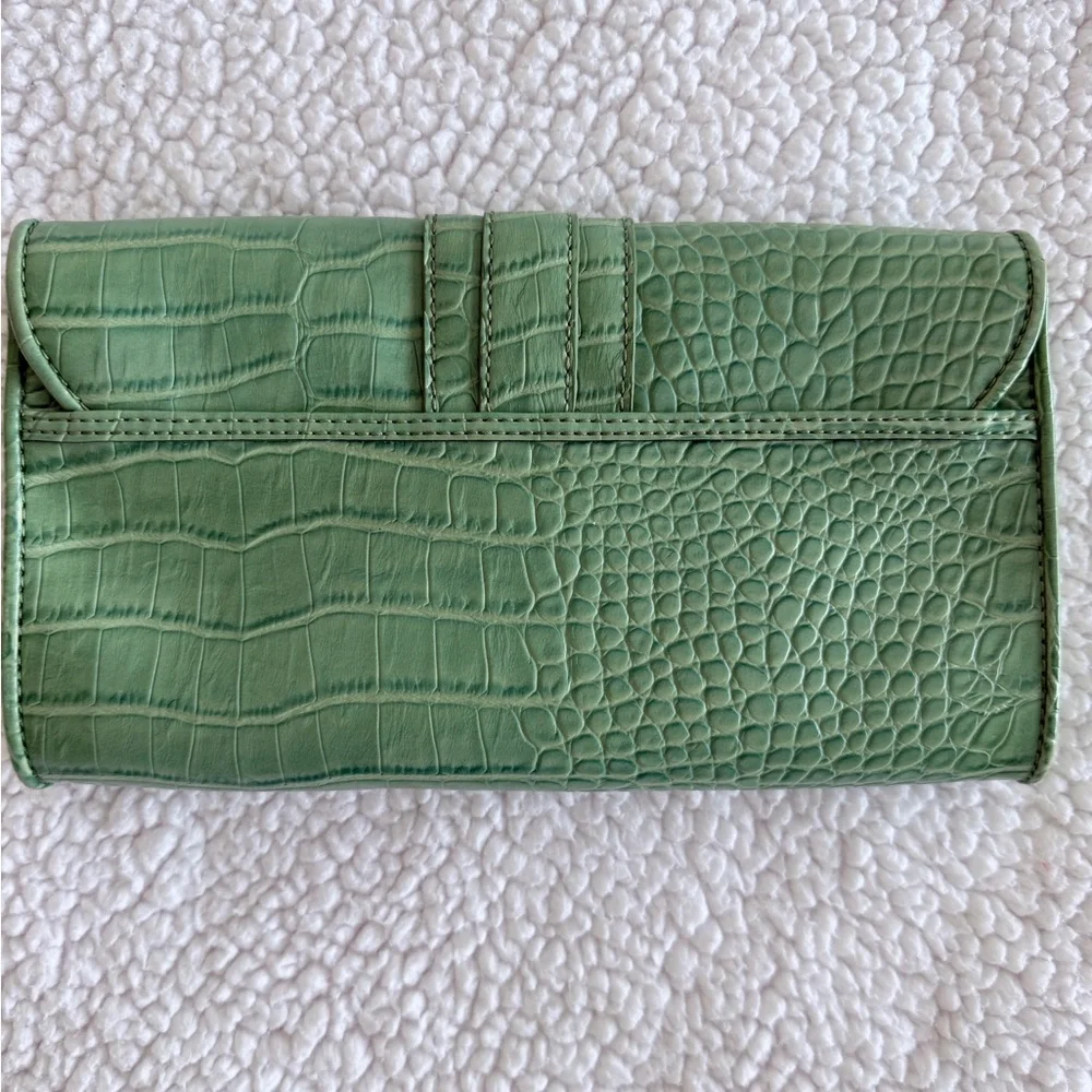 Green Crocodile (look)-Embossed Clutch - Picture 5 of 7